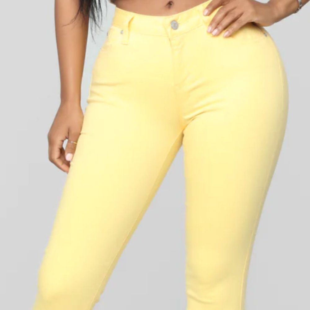 ⭐️5/$25 Fashion Nova Mid Rise Yellow Skinny Pants